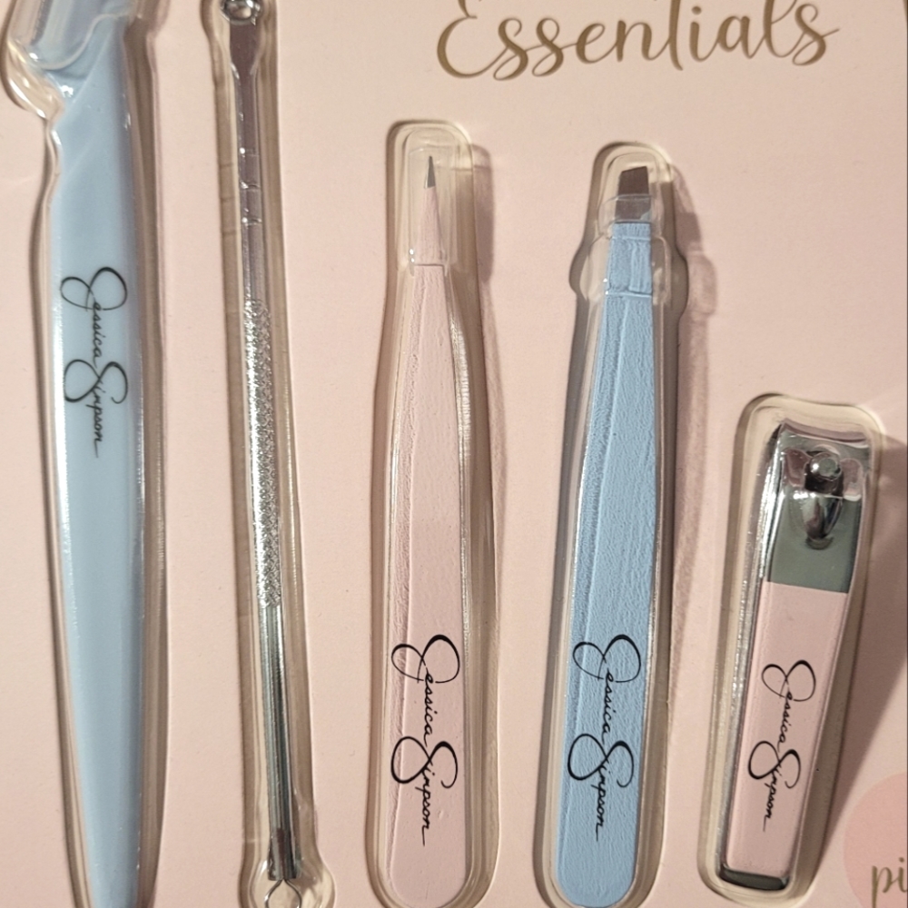 Jessica Simpson 5-Piece Personal Grooming Set. - Picture 4 of 8